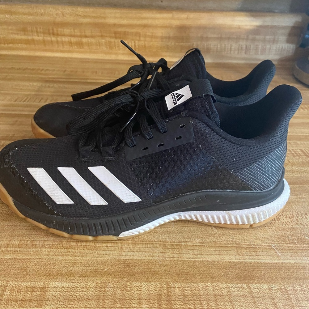 Girls volleyball shoes size 5 1/2